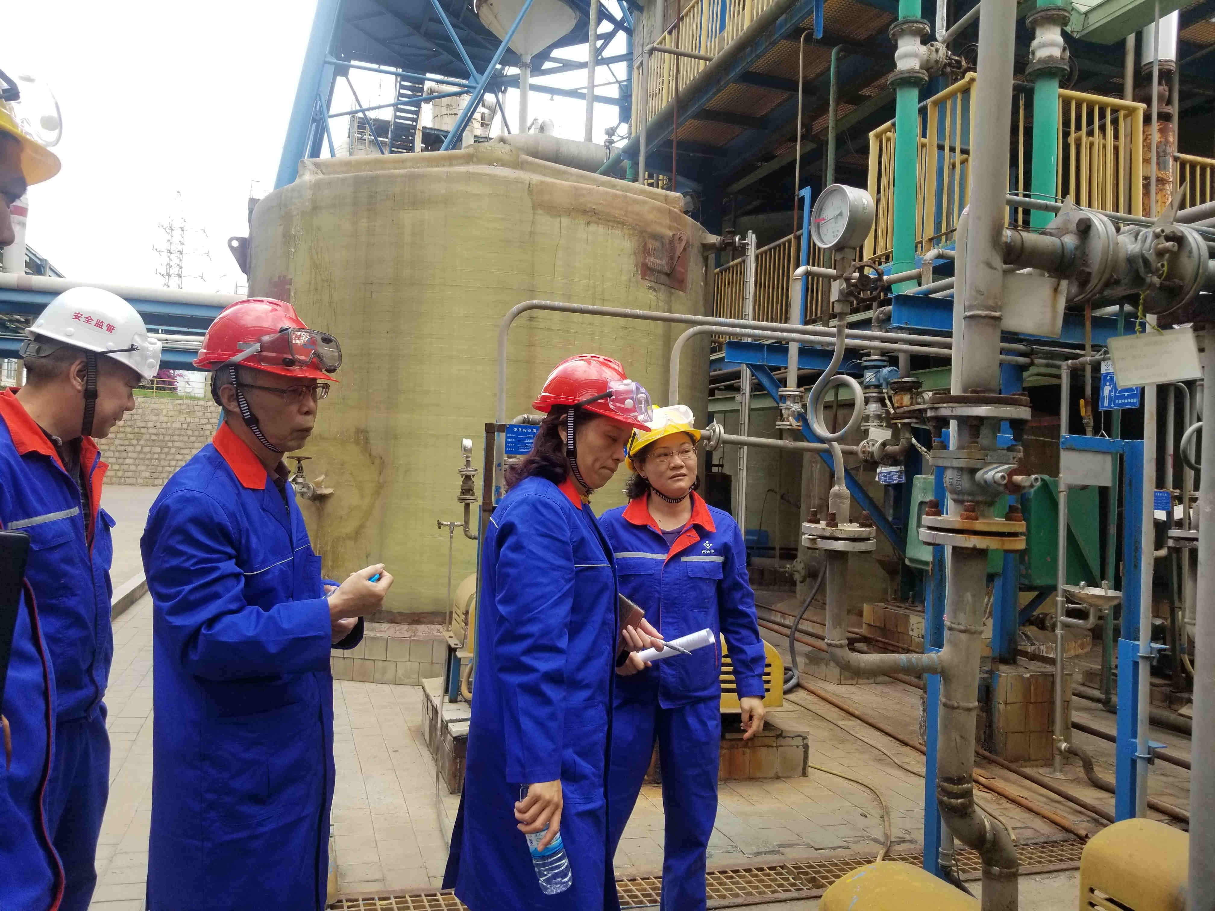 专家组对我市云天化红磷化工有限公司安全标准化评审现场检查 图2_副本