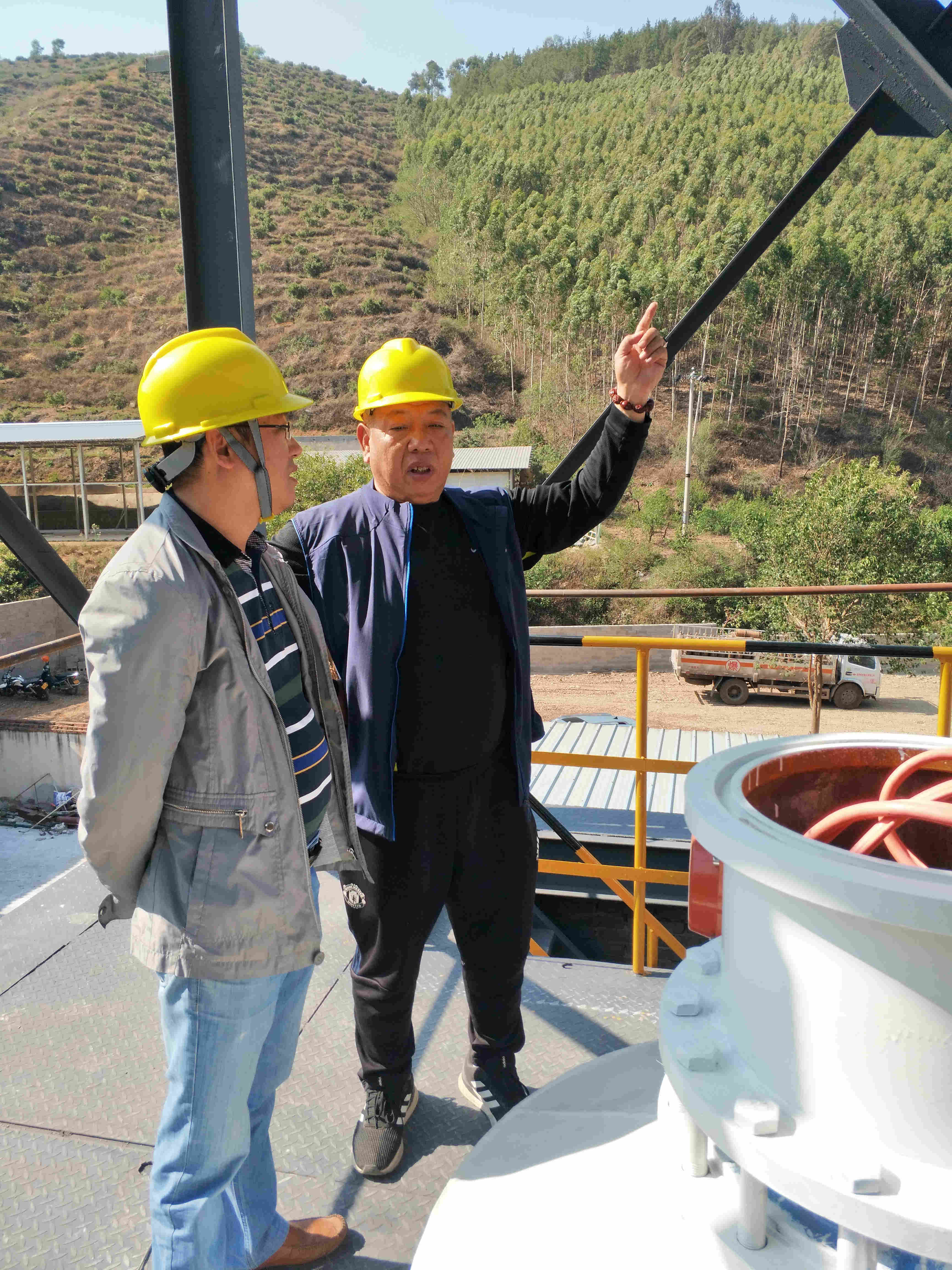 2019年11月15日鲍永亮副局长检查鑫瑞气体有限公司